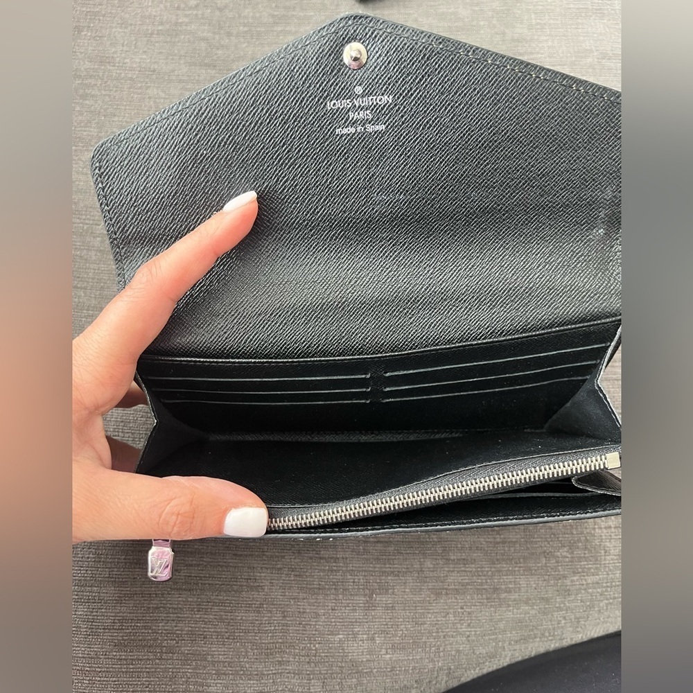 LOUIS VUITTON Epi blue Sarah Wallet - Picture 8 of 11